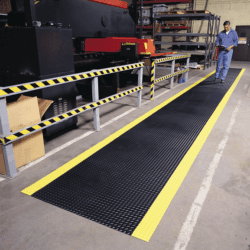 737 - Mat - Diamond Plate Runner